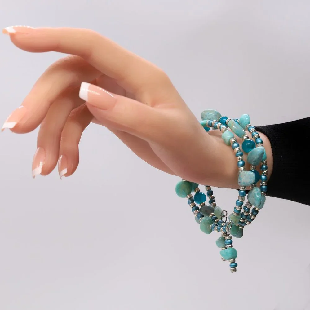 Memory wire Turquoise bracelet with seed beads and hanging accents. - Picture 7 of 8